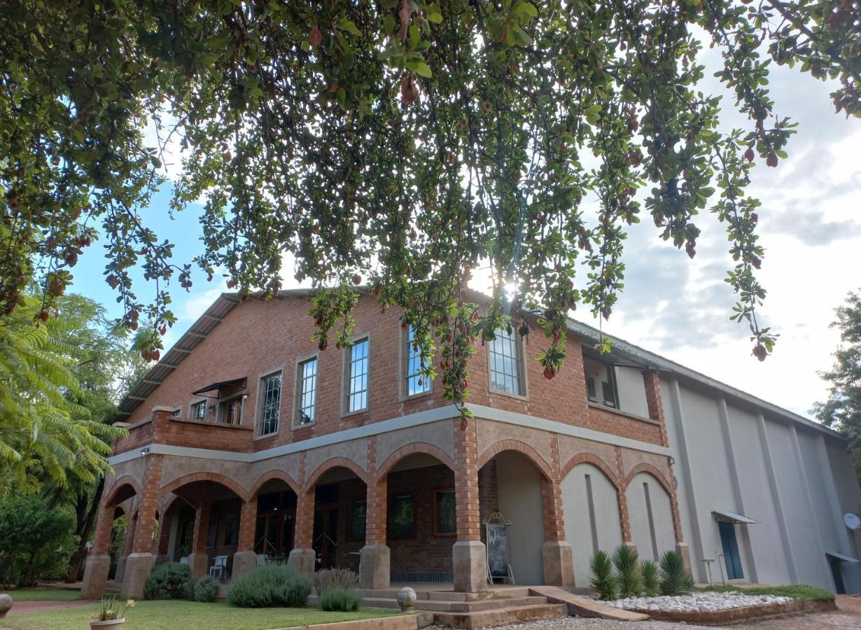 Tsumeb Theatre Guesthouse Exterior photo