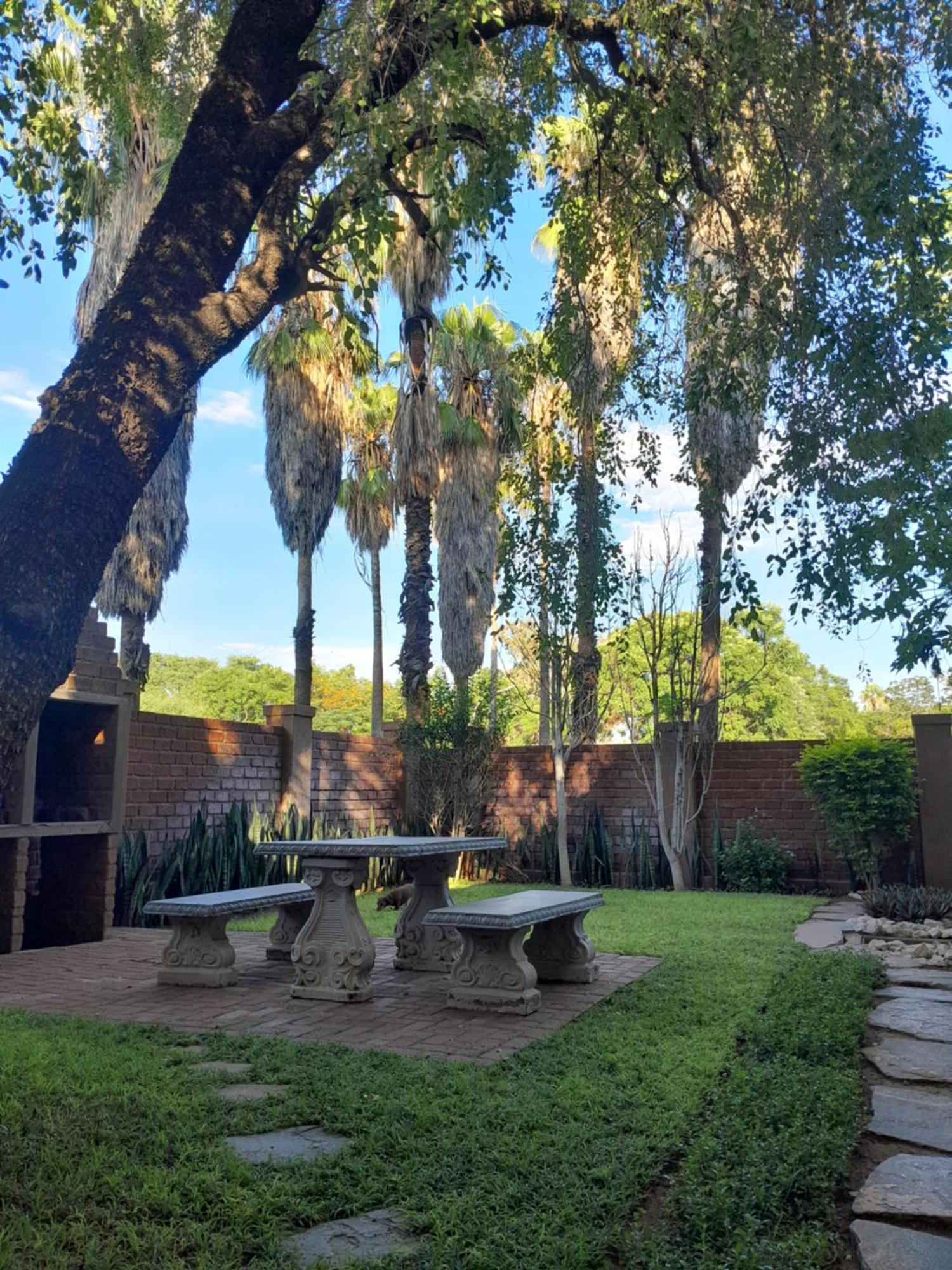 Tsumeb Theatre Guesthouse Exterior photo
