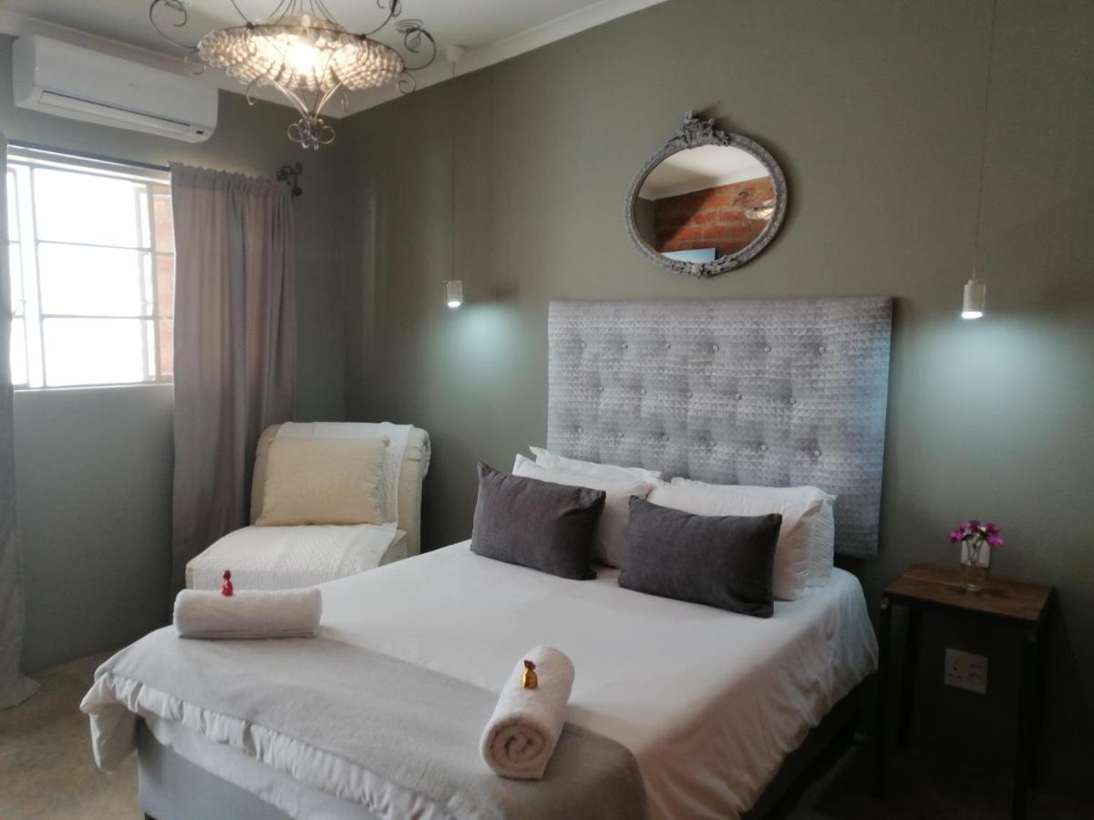 Tsumeb Theatre Guesthouse Exterior photo